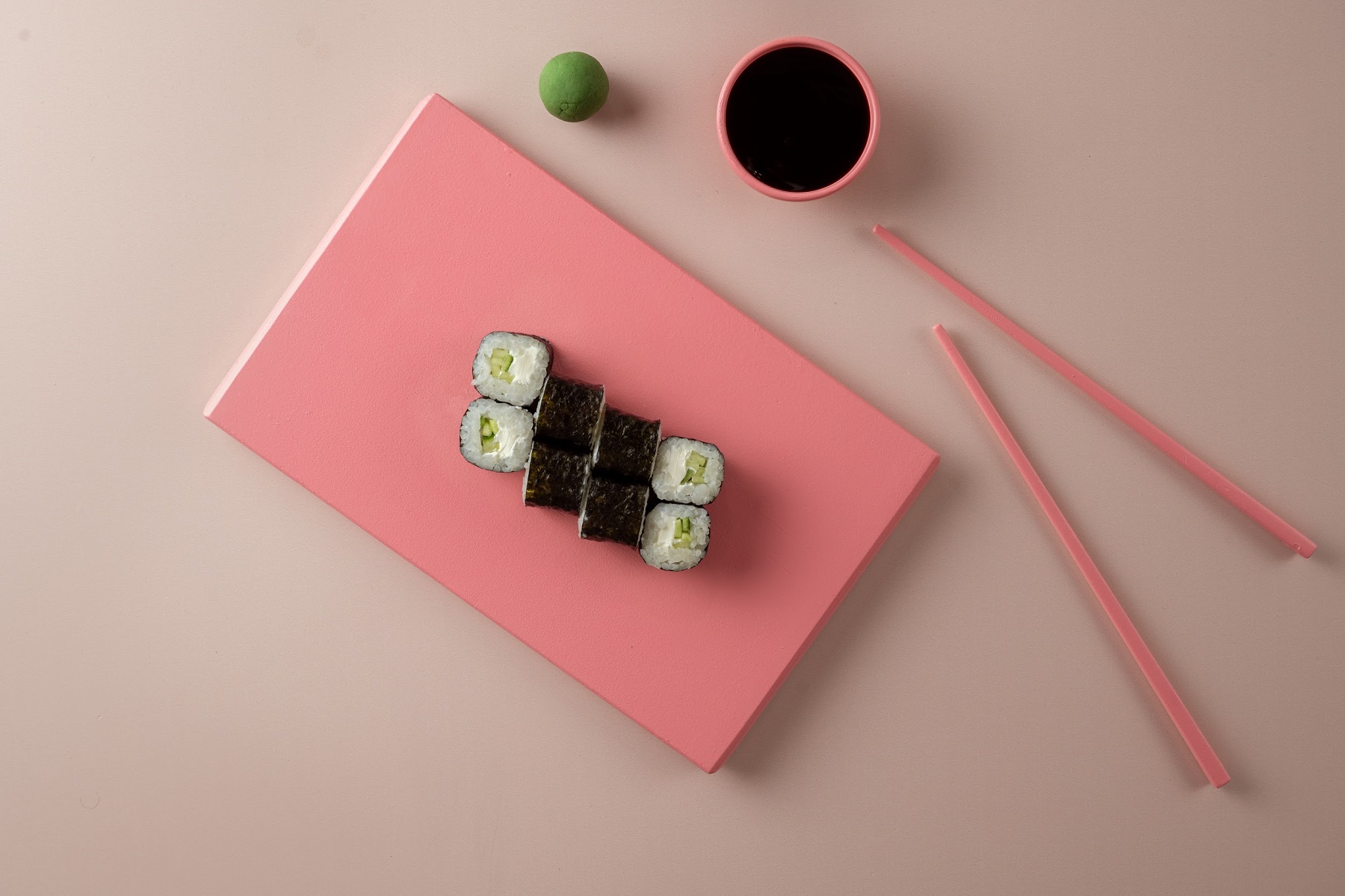 Хосомаки с огурцом и сыром