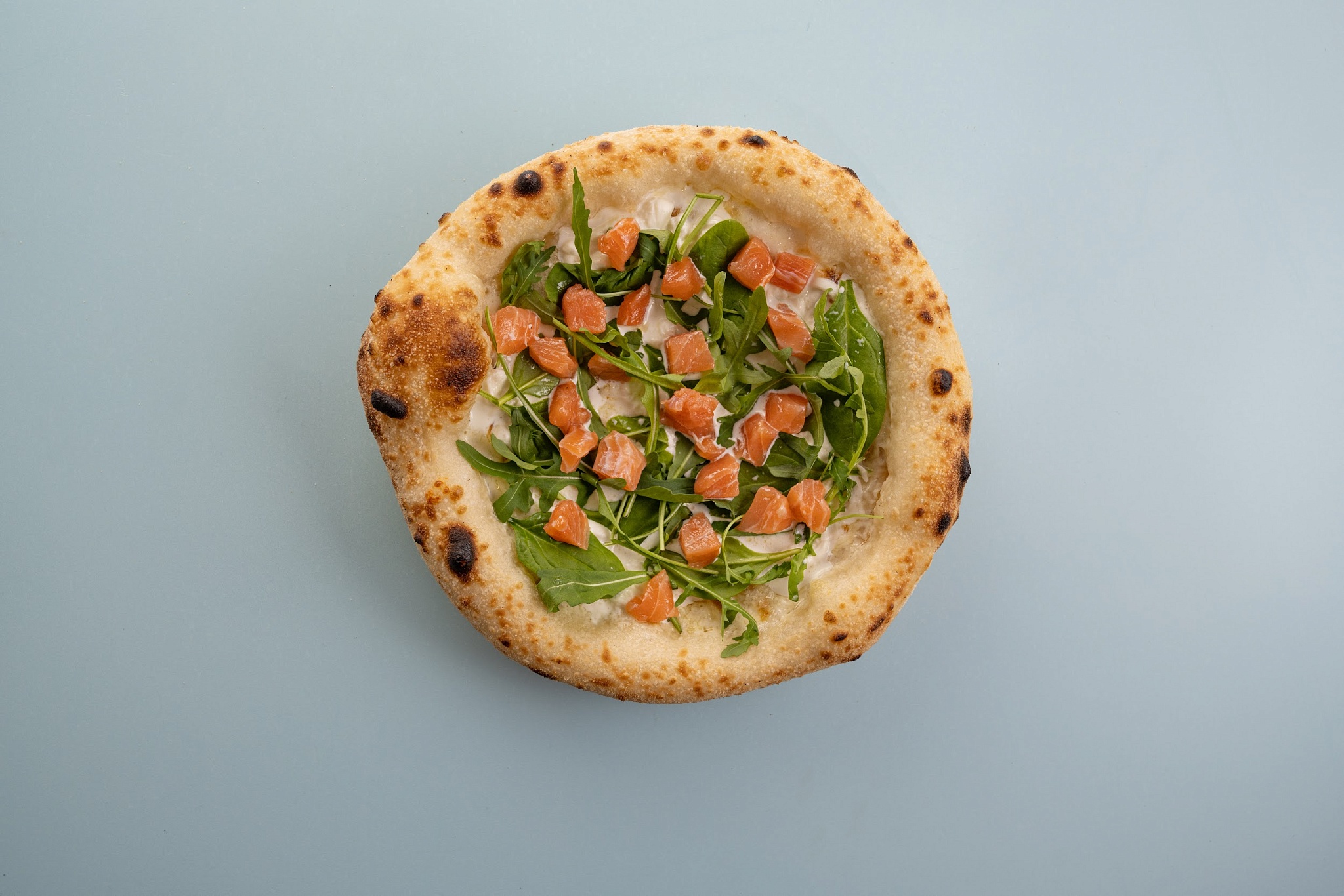 Пицца с лососем и страчателлой 25 см