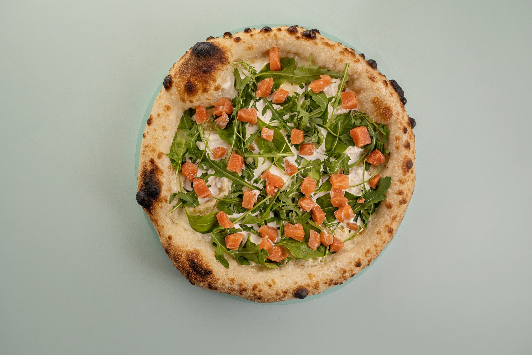 Пицца с лососем и страчателлой 32 см